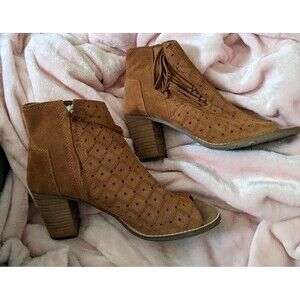 TOMS Boots Womens 8M Majorca Perforated Fringe Peep Toe Bootie Suede Heels Read